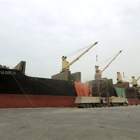 التلفزيون السعودي: الحوثيون احتجزوا 10 سفن في ميناء الحديدة