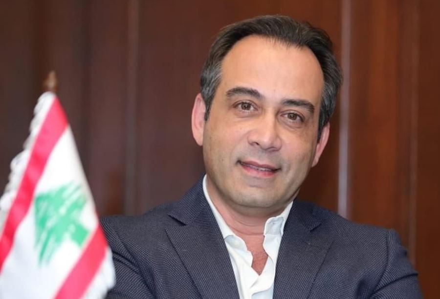 إنتزاع صورة الرئيس رفيق الحريري… بيان توضيحي من نبيل بدر 