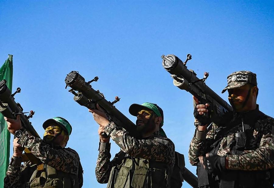 ردًا على اغتيال العاروري... "القسام في لبنان" تستهداف ثكنة ليمان بِـ20 صاروخًا