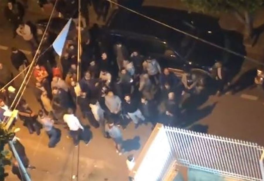 بالفيديو: بعدما رفعها مناصروه..الإشتراكي يأمر بإنزال صورة لمع