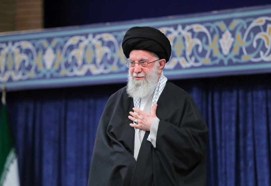 بعد الضربات الإسرائيلية... خامنئي يفتتح حسابا بالعبرية على "إكس"