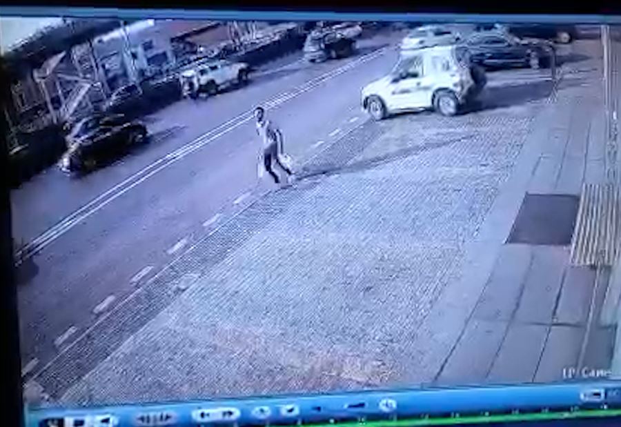 تينا تروي كيف تحرش الشاب بها... و