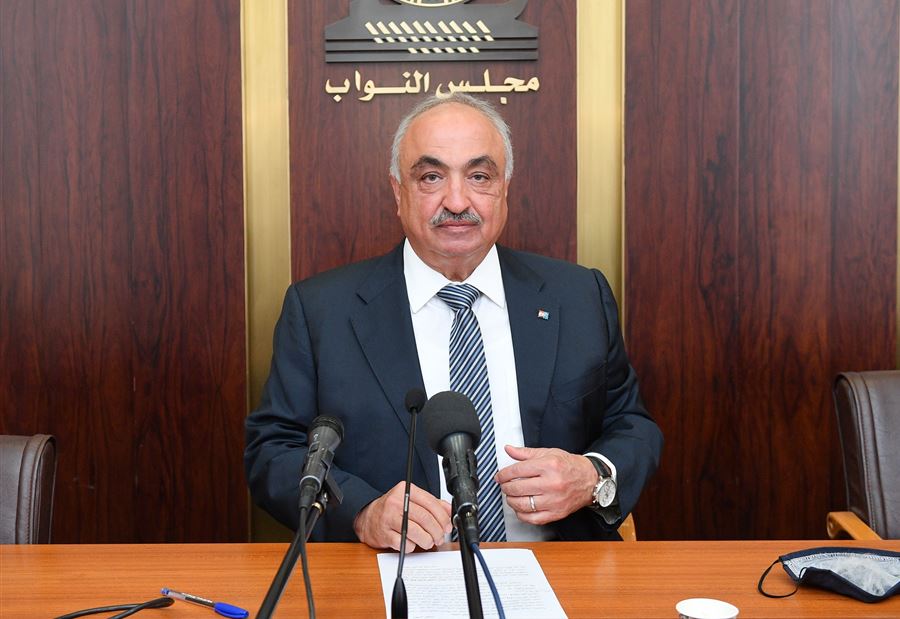 الحجار يُعلن عن "إنجاز إقتراح قانون رخص البناء" الحجار يُعلن عن "إنجاز إقتراح قانون رخص البناء"
