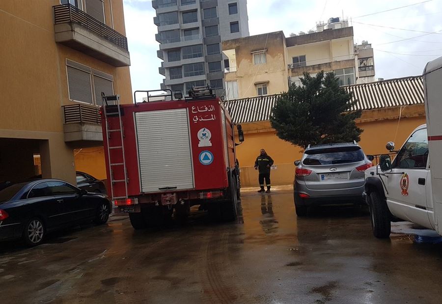 بالصورة: حريق داخل شقة سكنية في الزلقا 