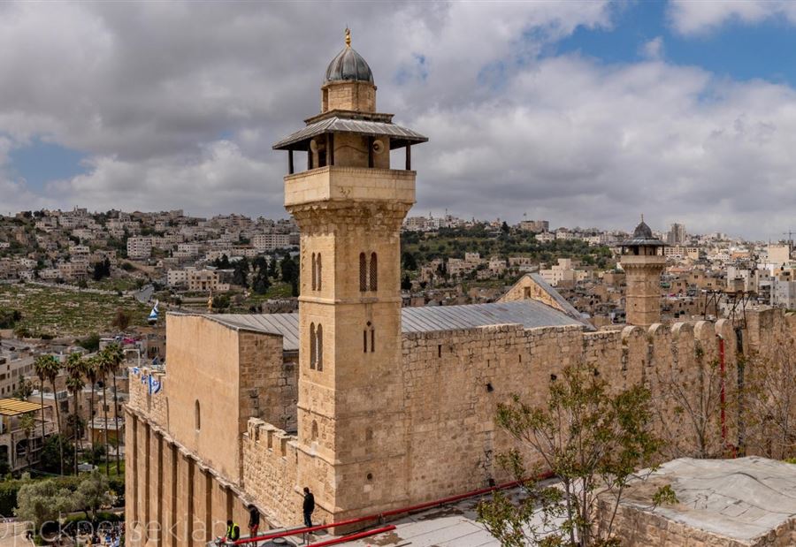 حماس تعلق على قرار إسرائيل "الخطير" بحق المسجد الإبراهيمي