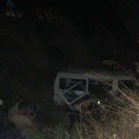 12 جريحاً بانقلاب فان أثناء عودته من مهرجان الصدر 12 جريحاً بانقلاب فان أثناء عودته من مهرجان الصدر