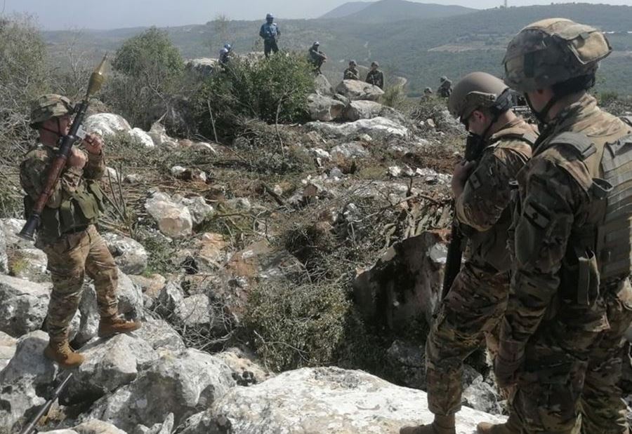 "قذيفة صاروخيّة أصابت السيارة"... الجيش يوضح ما حصل في علما الشعب!