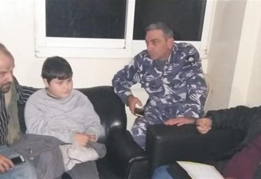 بالصورة: "قوى الأمن" تعيد طفلاً الى ذويه