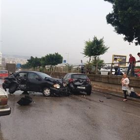 بالصورة: جريح بحادث تصادم على اوتوسترادا الصياد 