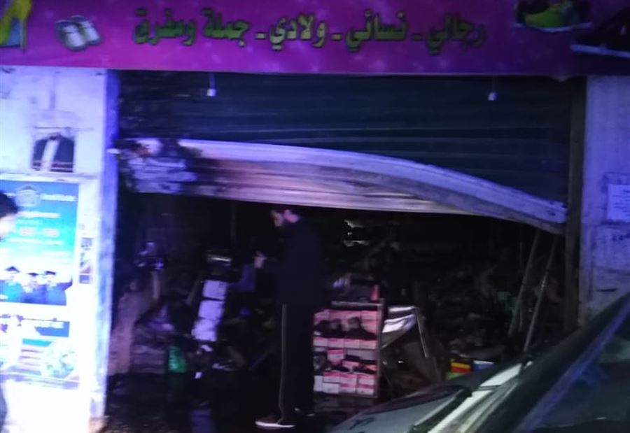 بالصور: حريق كبير داخل عدد من المتاجر في حي السلم بالصور: حريق كبير داخل عدد من المتاجر في حي السلم