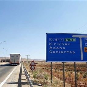الجيش التركي يكثف تعزيزاته على الحدود مع سوريا