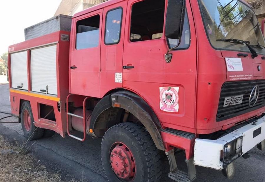 بالصورة: حريق شاحنة في قب الياس بالصورة: حريق شاحنة في قب الياس