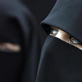 الجزائر تمنع رسميا ارتداء النقاب في أماكن العمل