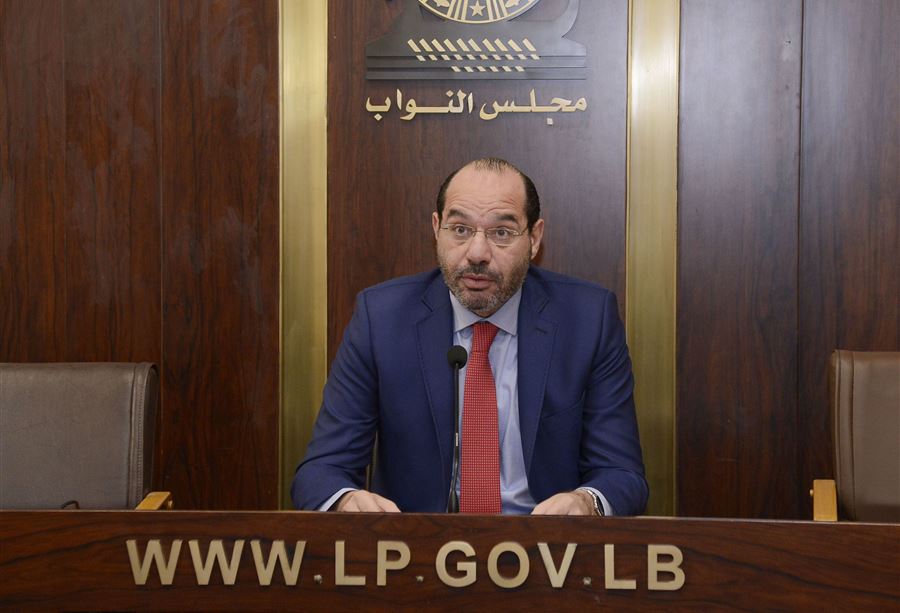مراد يستمع "لهواجس" المدارس الخاصة!