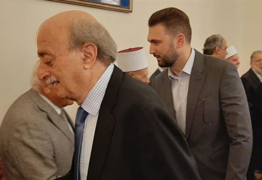 بالصور: جنبلاط وتيمور يقدمان واجب العزاء