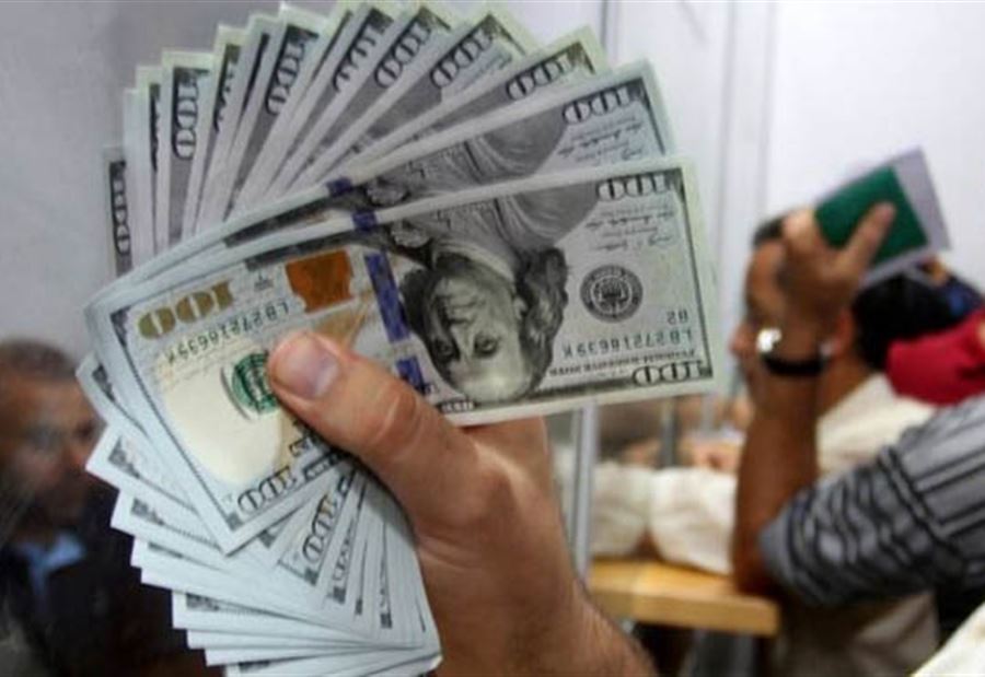 توقيف صرافين ومتعامل بالدولار في السوق السوداء