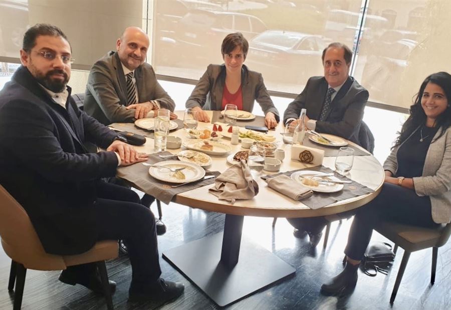 بالصورة: أبي رميا والسفيرة الكندية في غداء عمل