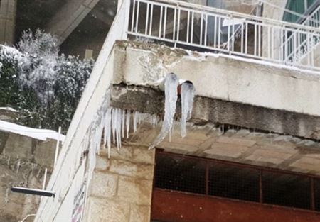 العاصفة خلفت موجة من الصقيع والبرد في زغرتا