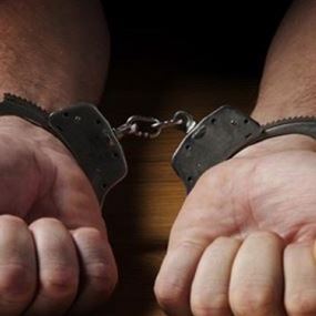 توقيف مطلوب بجرم تجارة مخدرات وأسلحة في طاريا 