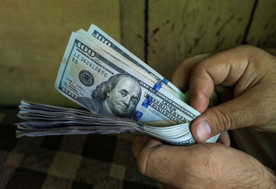 نصيحة خبير إلى اللبنانيين: فتّشوا عن مدخول بالدولار 