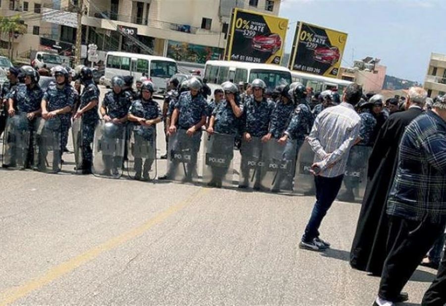 أهالي المنصورية يرفضون مدّ خطوط التوتر العالي