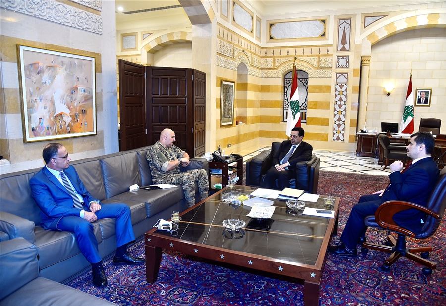 "الأوضاع الأمنية" بين دياب وقائد الجيش 