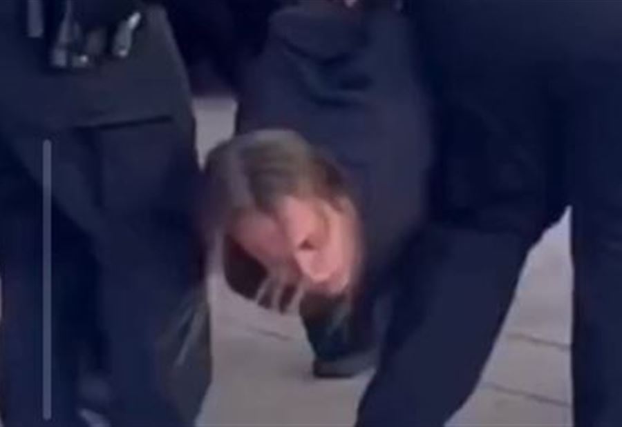 هتف "فلسطين حرة"... شرطة دالاس تعتقل شابًا أميركيًا بطريقة "مُهينة" (فيديو)