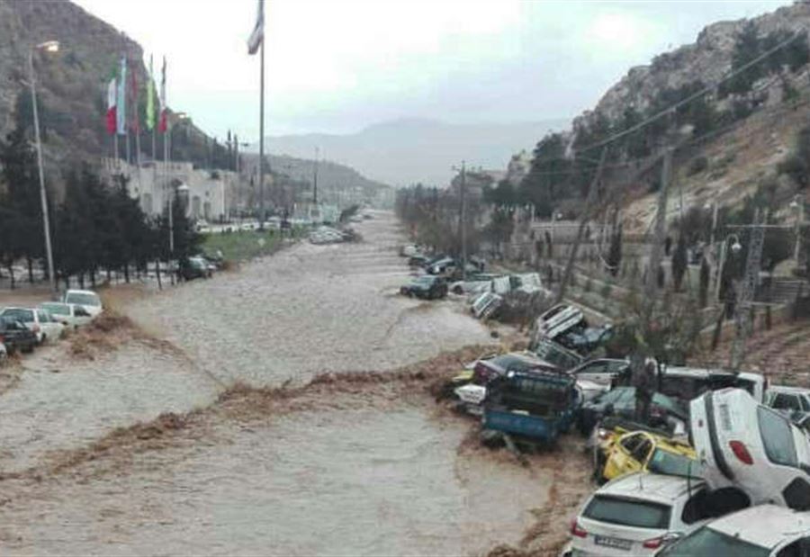 فيضانات في إيران ... والرئيس يقطع إجازة الحكومة 