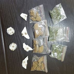 قاصر في المريجة يروج المخدرات
