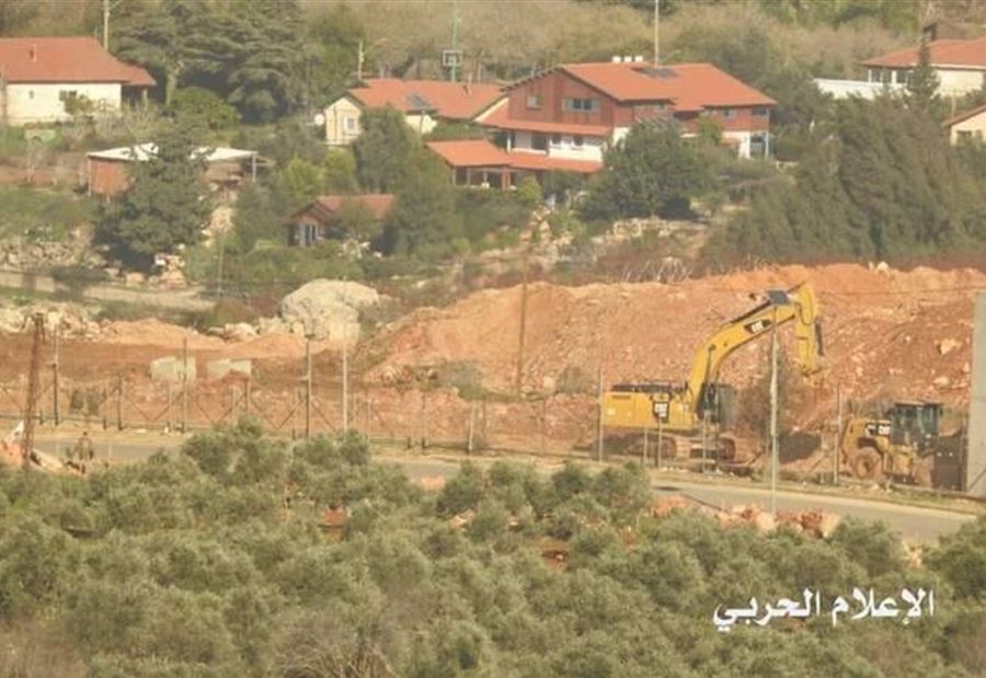 اسرائيل تستأنف أعمال الحفر على الحدود الجنوبية اسرائيل تستأنف أعمال الحفر على الحدود الجنوبية