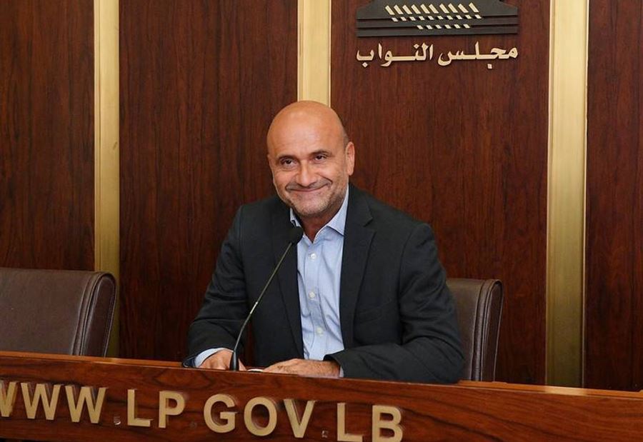 أبي رميا عن بو عاصي: بدو عجيبة الهية!