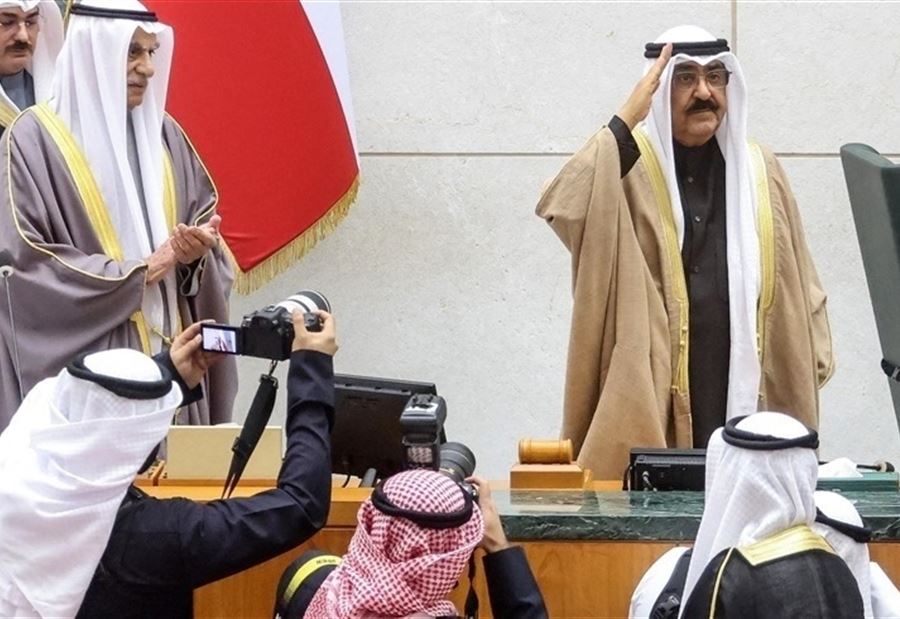 خلال فترة غيابه... أمير الكويت يعين رئيس الوزراء نائباً له
