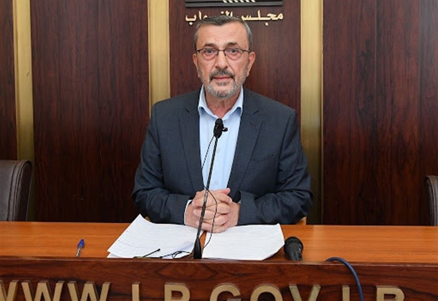 عز الدين يُعلّق على قرار صرف الموظفين من "الأميركية"  عز الدين يُعلّق على قرار صرف الموظفين من "الأميركية"