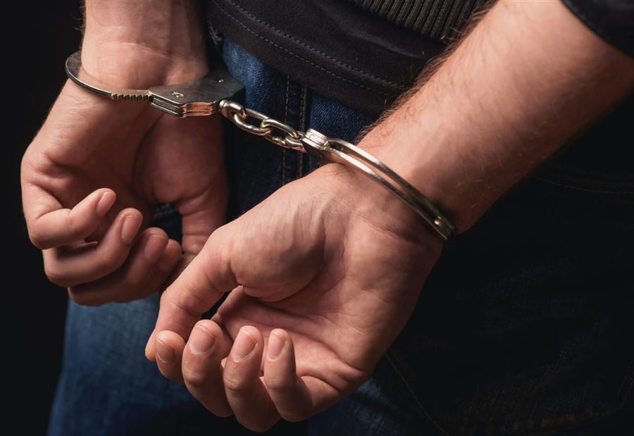 القبض على "قاصر" يتحرش بالفتيات في صور!