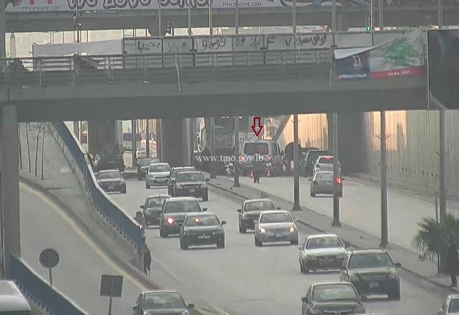 بالصورة: انقلاب سيارة داخل نفق المدينة الرياضية