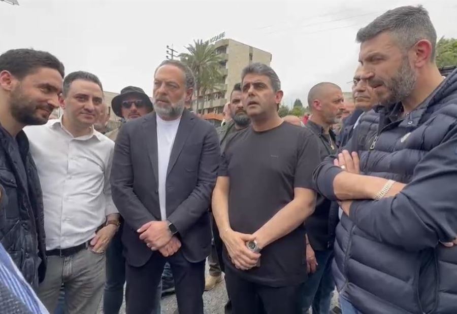 رغم الشتاء... نواب "القوات" يلبّون النداء! (فيديو) رغم الشتاء... نواب "القوات" يلبّون النداء! (فيديو)