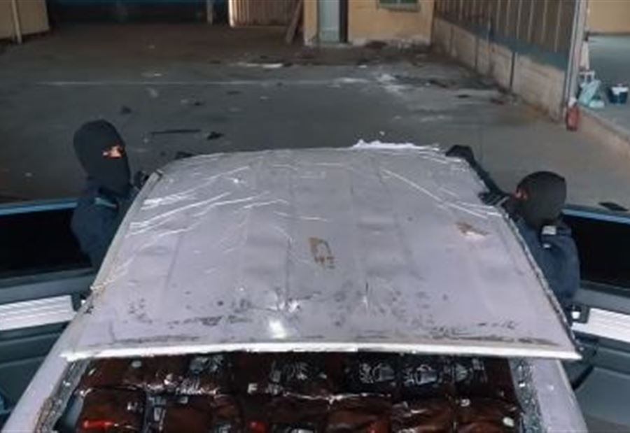 بالفيديو: تهريب مخدرات بسقف سيارة في السعودية