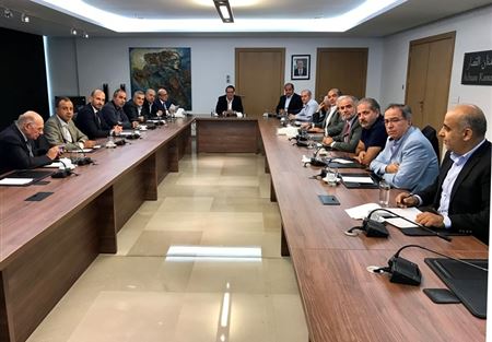 اجتماع لقوى الانتاج بحث في الأوضاع الصعبة بالبلاد 