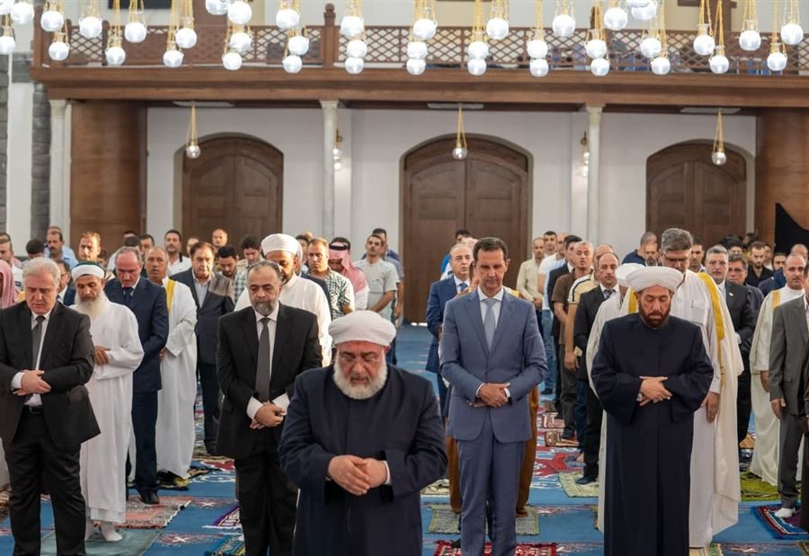 الأسد يؤدّي صلاة عيد الأضحى في حمص... (صور)