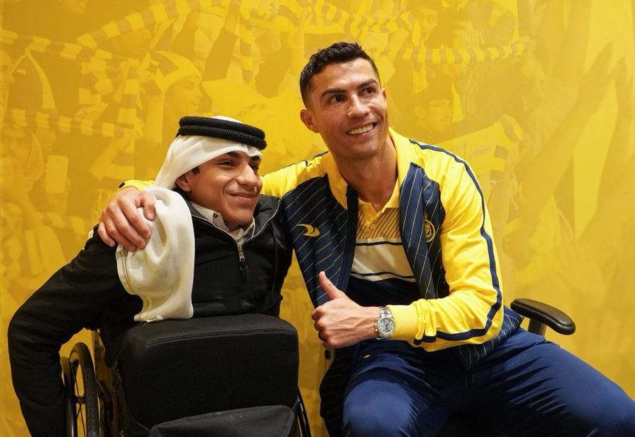 رونالدو يلتقي نجم افتتاح مونديال قطر! 