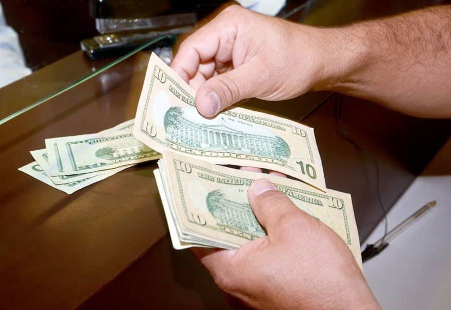 نقابة الصرّافين تُعلن سعر الدولار لليوم الإثنين  نقابة الصرّافين تُعلن سعر الدولار لليوم الإثنين