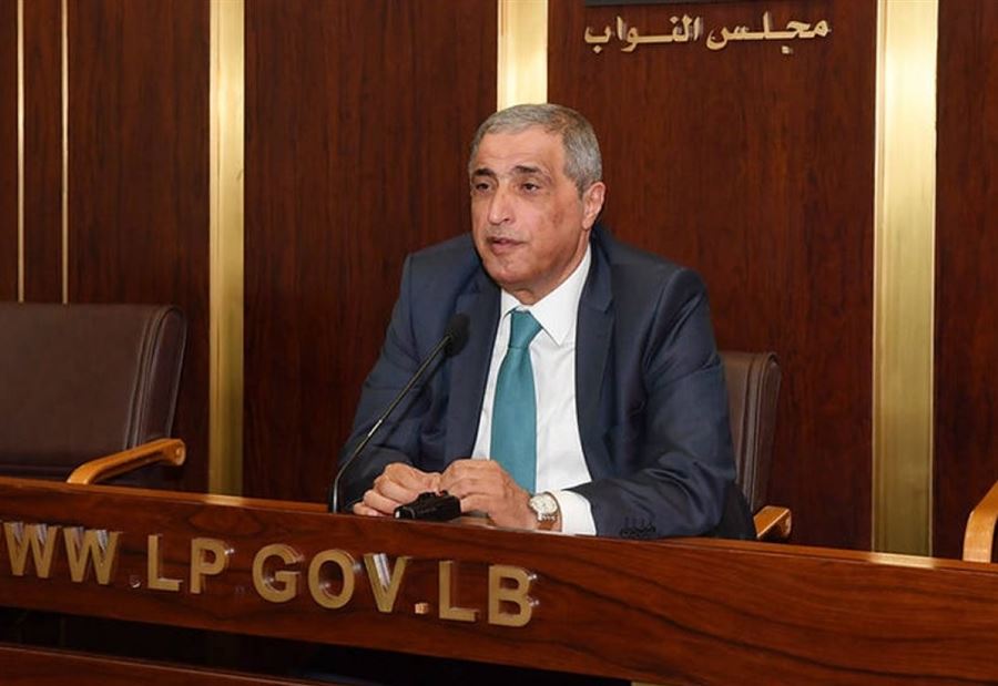 هاشم:"لوضع حد لجشع وتفلت القطاع المصرفي" 