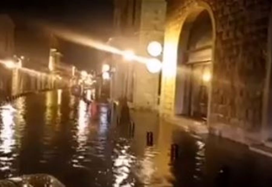 بالفيديو: شوارع جونية رهينة الأمطار بالفيديو: شوارع جونية رهينة الأمطار
