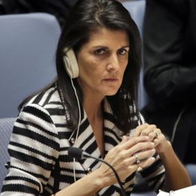 هيلي تتهم روسيا بمحاولة رفع القيود المصرفية عن كوريا الشمالية هيلي تتهم روسيا بمحاولة رفع القيود المصرفية عن كوريا الشمالية