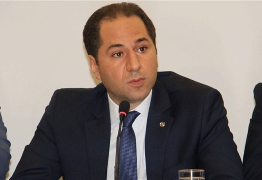الجميّل لشقير:" لو بتوقفوا تقدموا خدمة الروائح الكريهة"