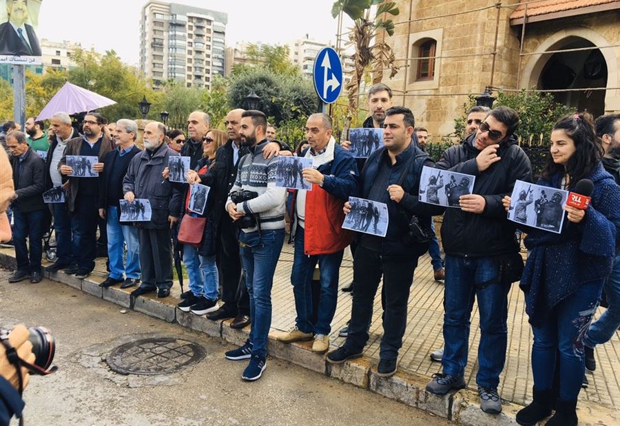 بالصور: وقفة  للإعلاميين والمصورين أمام وزارة الداخلية 