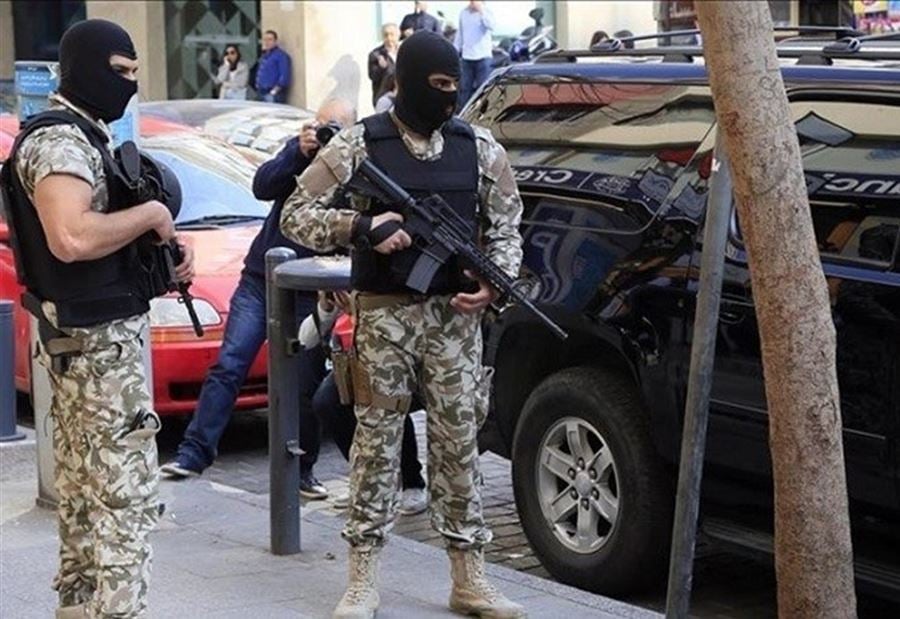 متهمٌ بجريمة قتل بقبضة الأمن العام
