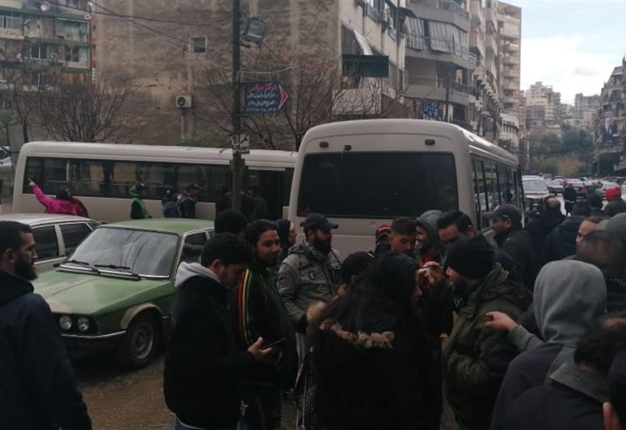 إنطلاق باصات من طرابلس للتجمّع أمام منزل دياب