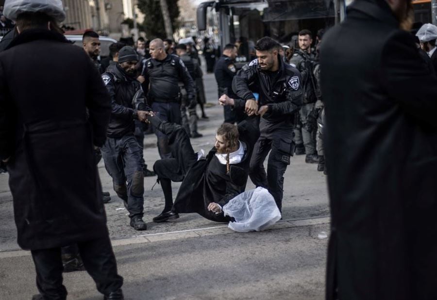 اسرائيل تصادق بالإجماع على قانون تجنيد الحريديم!