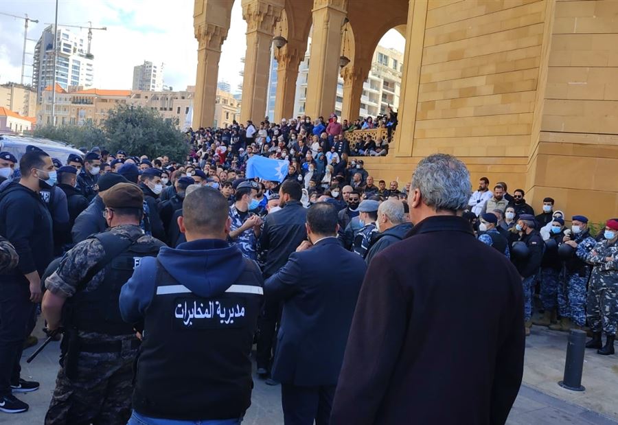 ماذا يحصل عند محيط ضريح الرئيس رفيق الحريري؟ (فيديو)